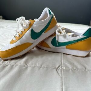 Nike Women’s Green/Yellow Daybreak Running Shoes Size 7.5